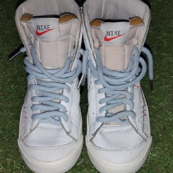 (EUC) NIKE® Blazer Mid '77 Women's Shoe - Size 6 - Picture 3 of 8